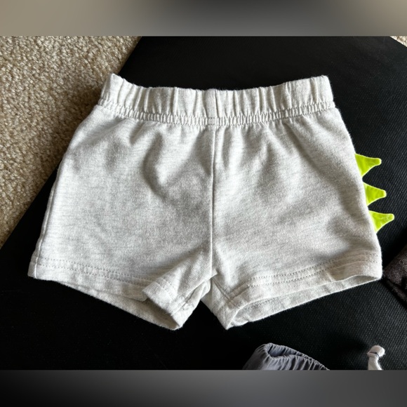 Infant baby 3 Carter’s 6M shorts - Picture 3 of 6